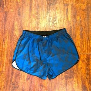 Chubbies 5.5” brief lined running shorts. Size xl. Color marbled blue/black.